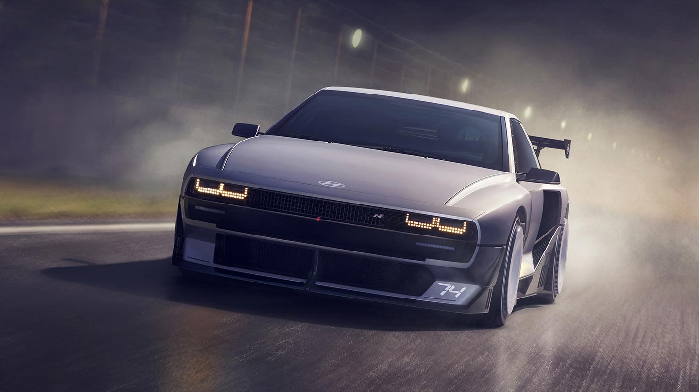 The N Vision 74 shows an acceleration performance of 100 km/h in 4 seconds and a top speed of over 250 km/h, and can travel over 600 km.